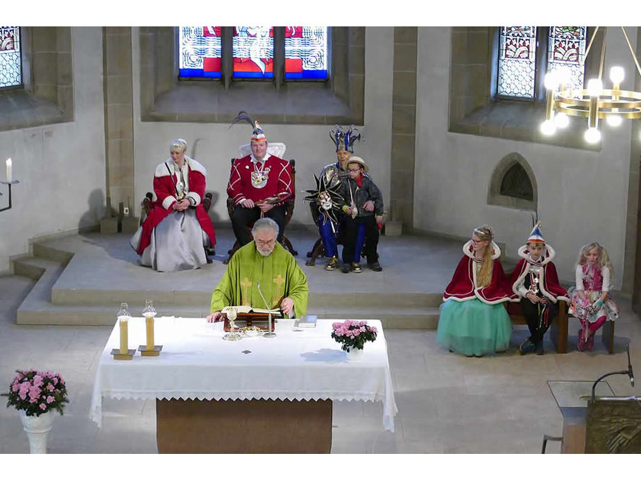 Naumburger Prinzenpaare mit Hofnarren besuchen den Kindergottesdienst (Foto: Karl-Franz Thiede)